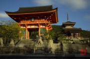 Japan 2012 - Kyoto - Kiyomizu-dera - Gate & Pagoda