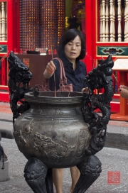 Taiwan 2012 - Taipei - Longshan Tempel - Räucherstäbchengefäss