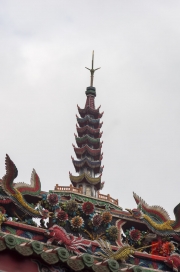 Taiwan 2012 - Taipei - Longshan Tempel - Dachrelief - Pagode