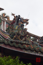 Taiwan 2012 - Taipei - Longshan Tempel - Dachrelief - Reiterei