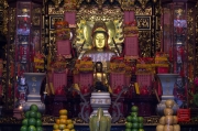 Taiwan 2012 - Taipei - Longshan Tempel - Hauptgott - Altar
