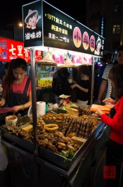 Taiwan 2012 - Taipei - Shilin Nachtmarkt - Garstand - Hühnchen