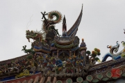 Taiwan 2012 - Taipei - Dalongdong Baoan Tempel - Dach - Figuren