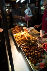Taiwan 2012 - Taipei - Ningxia Nachtmarkt - Hähnchenstand