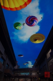Xian 2013 - Shopping centre - LED roof - Balloons