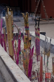 Baodingshan 2013 - Temple - Incense sticks