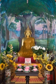 Malaysia 2013 - Georgetown - Burmese Buddhist Temple - Sitting Buddha