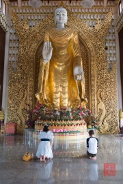 Malaysia 2013 - Georgetown - Burmese Buddhist Temple - Prayers