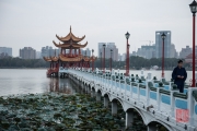 Taiwan 2015 - Kaohsiung - Men on Bridge